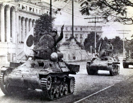 Japońskie czołgi na przedmieściach Manili.