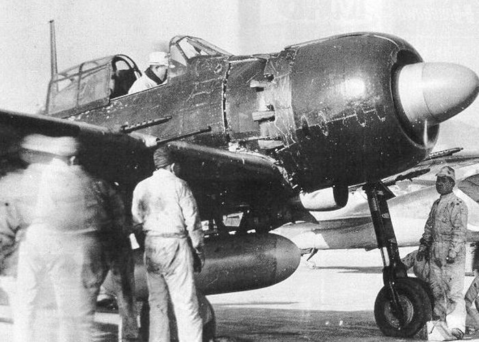 Myśliwiec A6M5c Model 52C. Na skrzydle widoczne działko 20 mm i karabin maszynowy kal. 13,2 mm