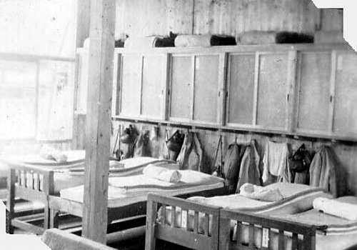 Typowe baraki mieszkalne pilotów Kamikaze