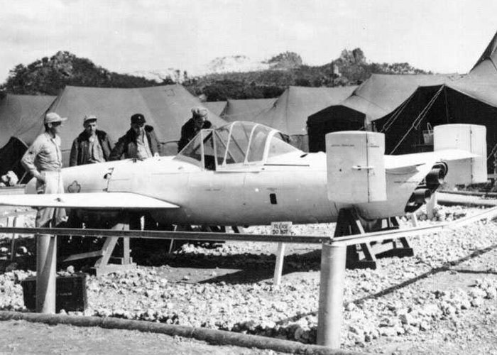 Samolot rakietowy Ohka Model 11 zdobyty na Okinawie przez wojska amerykańskie na Okinawie