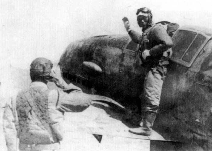 Tagata przygotowuje się do przeprowadzenia akcji z lotniska w Tajwanie samolotem Ki-61 Hien w dniu 12 października 1944 roku