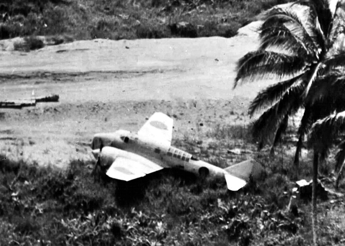 Mitsubishi Ki-46 II na lotnisku Wewak na Nowej Gwinei. Rok 1943.