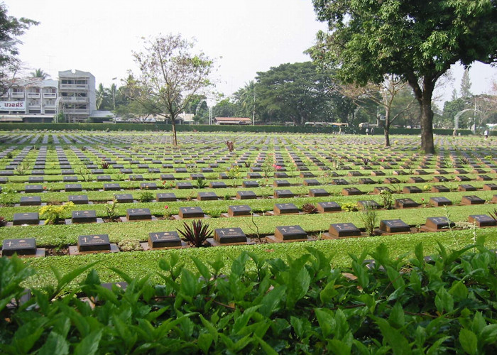 Cmentarz wojenny w Kanchanaburi.