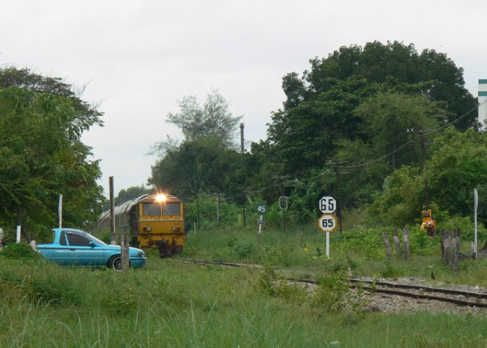 Linia kolejowa w rejonie Kanchanaburi.