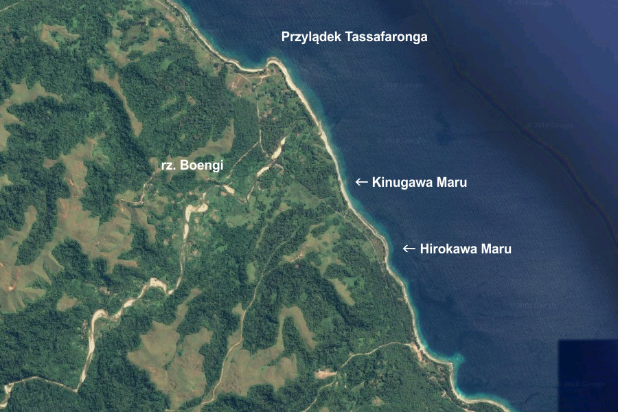 Położenie wraków statków transportowych Hirokawa Maru i Kinugawa Maru.