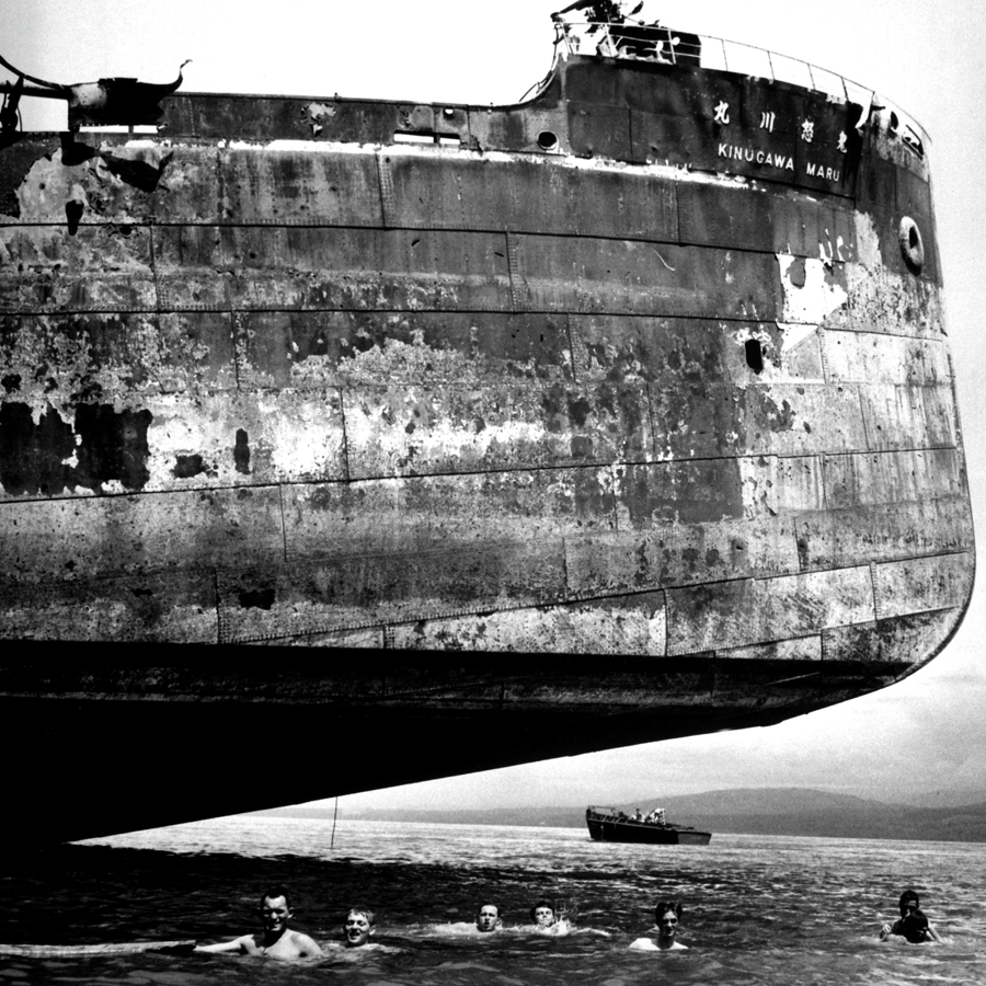 Pozostałości w wraku transportowca Kinugawa Maru. Rok 1943.