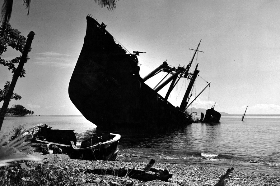 Wrak transportowca Kyusyu Maru. Rok 1944.